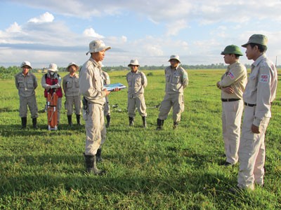 Clearing UXOs from Quang Tri province - ảnh 1